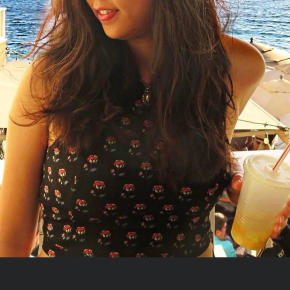 HOLLISTER cute floral crop tank top - Picture 2 of 4